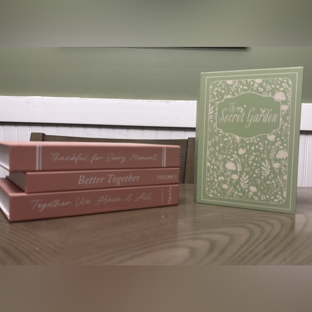 Book Decor Set